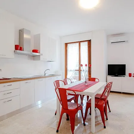 Dodo Red - The House Of Travelers Apartment *